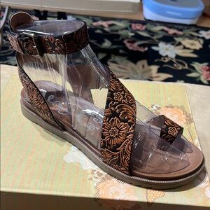 Very G Brown Sandals with Floral Design